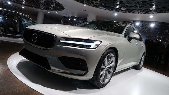 Bildfrosseri: Nya Volvo V60 – alla detaljer om folkhemskombin