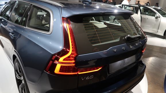 Första Volvo V60 – folkhemskombin – har rullat av bandet i Torslanda