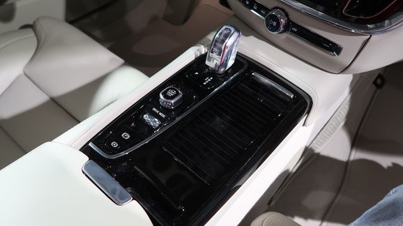 Bildfrosseri: Nya Volvo V60 – alla detaljer om folkhemskombin