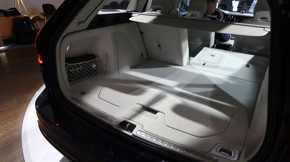 Första Volvo V60 – folkhemskombin – har rullat av bandet i Torslanda