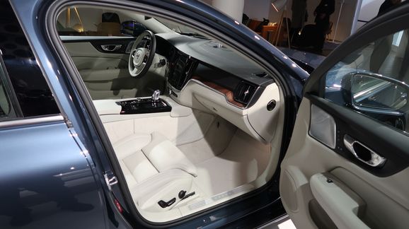 Bildfrosseri: Nya Volvo V60 – alla detaljer om folkhemskombin