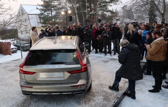 Första Volvo V60 – folkhemskombin – har rullat av bandet i Torslanda