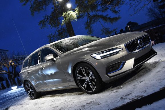 Bildfrosseri: Nya Volvo V60 – alla detaljer om folkhemskombin