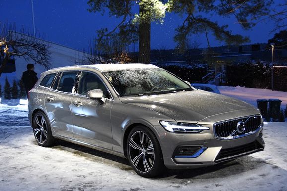 Bildfrosseri: Nya Volvo V60 – alla detaljer om folkhemskombin