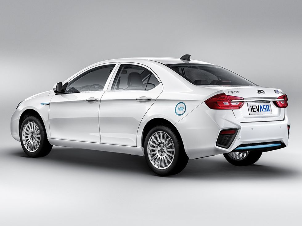 Kinesiska elbilen lockar med 50 mils räckvidd för under 100.000 kronor