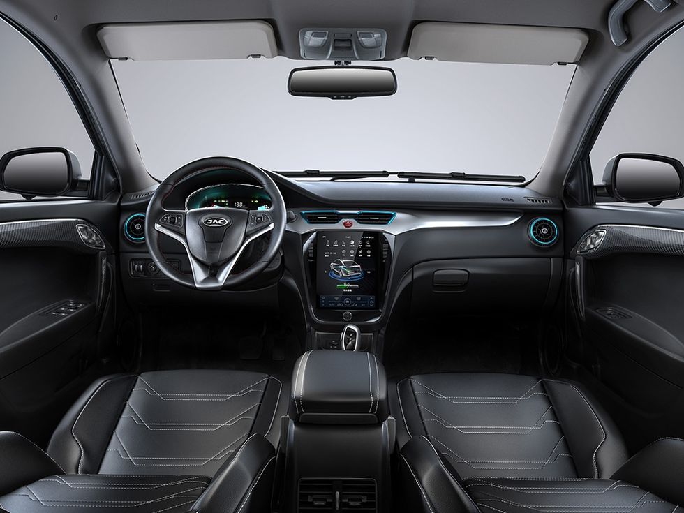 Kinesiska elbilen lockar med 50 mils räckvidd för under 100.000 kronor