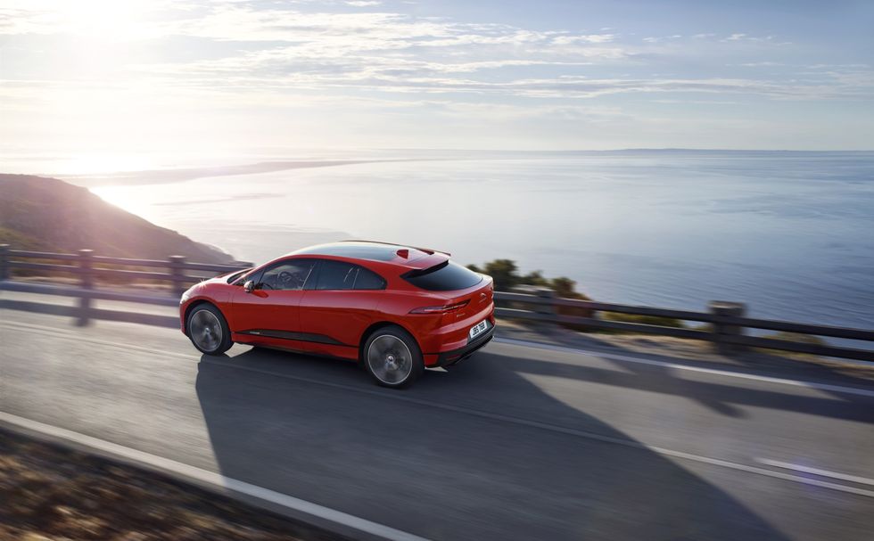 Jaguar I-Pace är officiell – fyrhjulsdriven elsuv med räckvidd på 48 mil