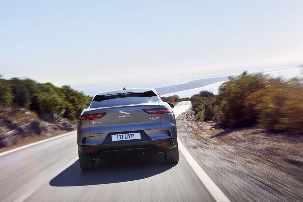 Jaguar I-Pace är officiell – fyrhjulsdriven elsuv med räckvidd på 48 mil