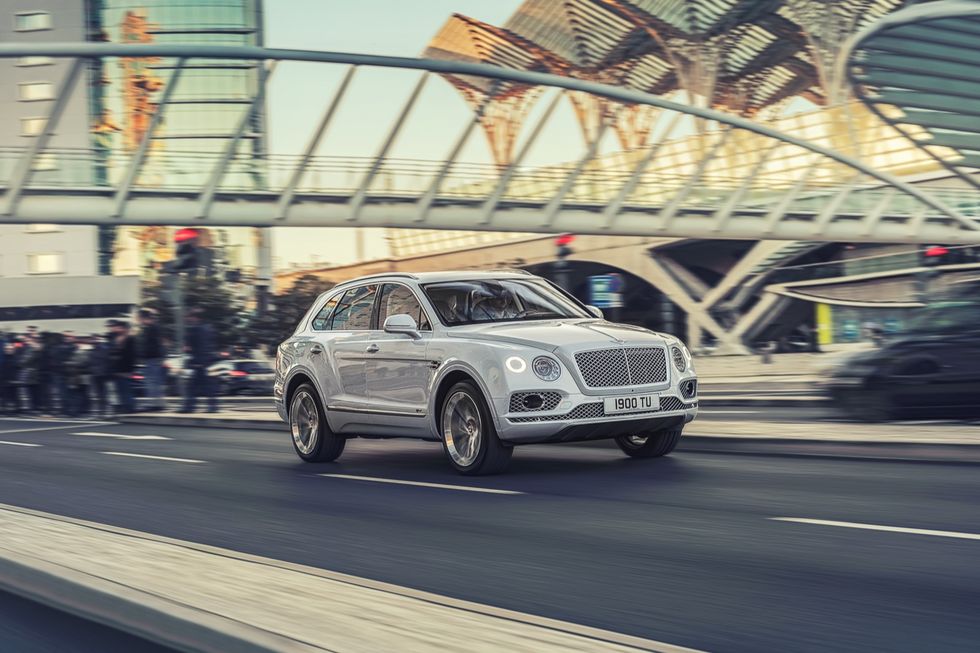 Bentley Bentayga blir en av världens törstigaste och dyraste laddhybrider