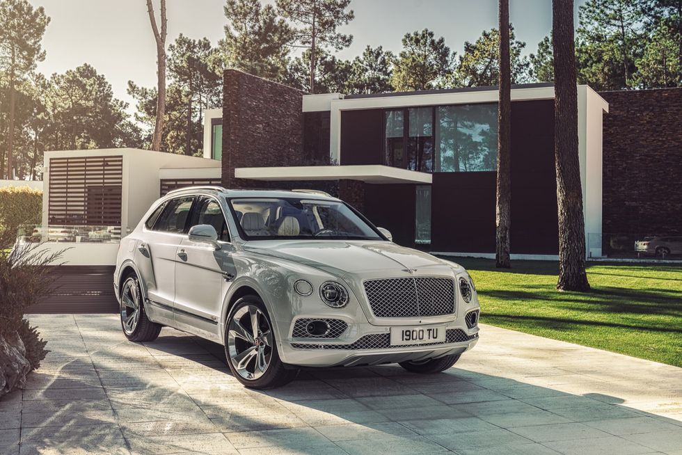 Bentley Bentayga blir en av världens törstigaste och dyraste laddhybrider