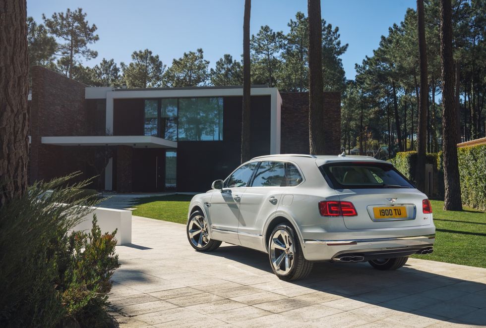 Bentley Bentayga blir en av världens törstigaste och dyraste laddhybrider