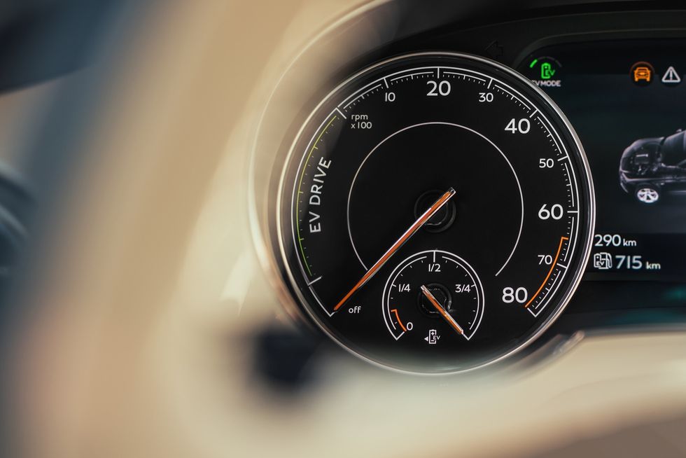 Bentley Bentayga blir en av världens törstigaste och dyraste laddhybrider