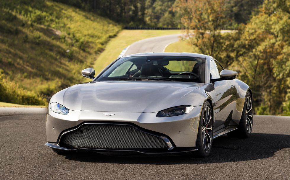 Raka sexan tillbaka hos Aston Martin – tack vare Mercedes