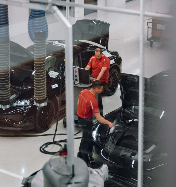 Bilder på Porsche Mission E avslöjar nya detaljer