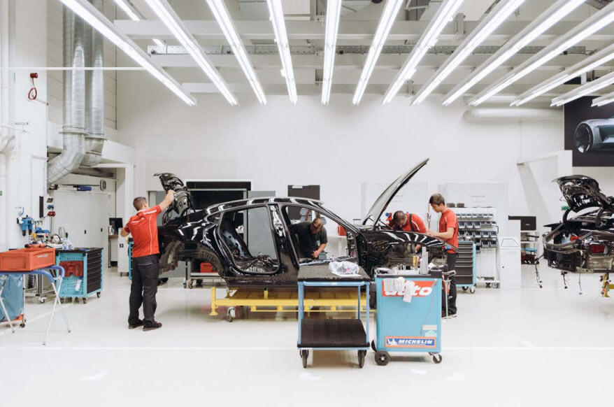 Bilder på Porsche Mission E avslöjar nya detaljer