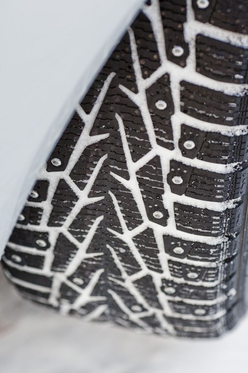 ”Vänta med sommardäcken – risk för halt väglag i påsk”