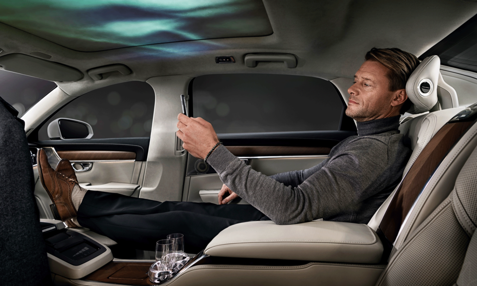 Lyxig Volvo S90 med extra ljud- och doft i kupén