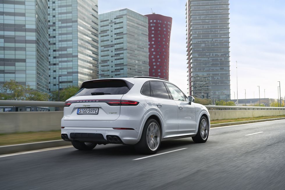Porsches första suv-laddhybrid kan bli en succé – svenskt pris