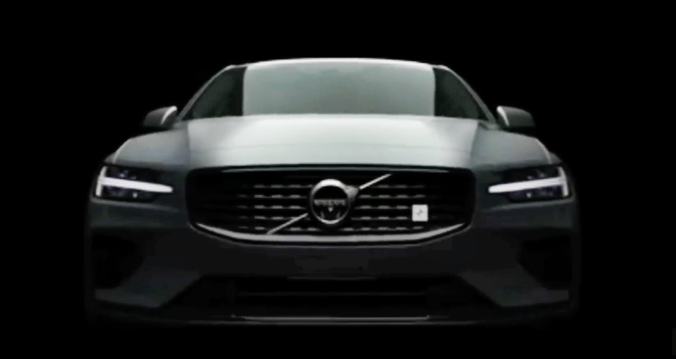 Volvo smygvisar nya S60 – följ premiären här