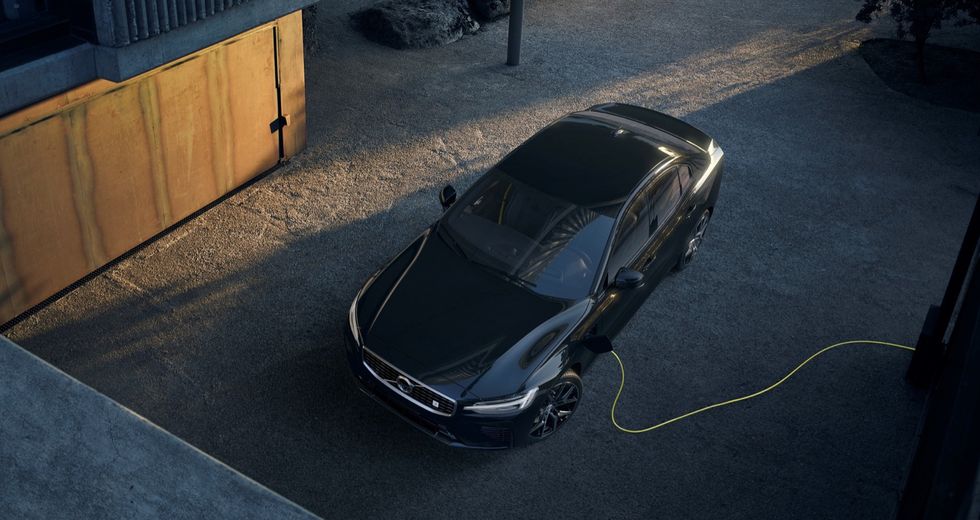 Volvo S60 kommer som laddhybrid i två versioner