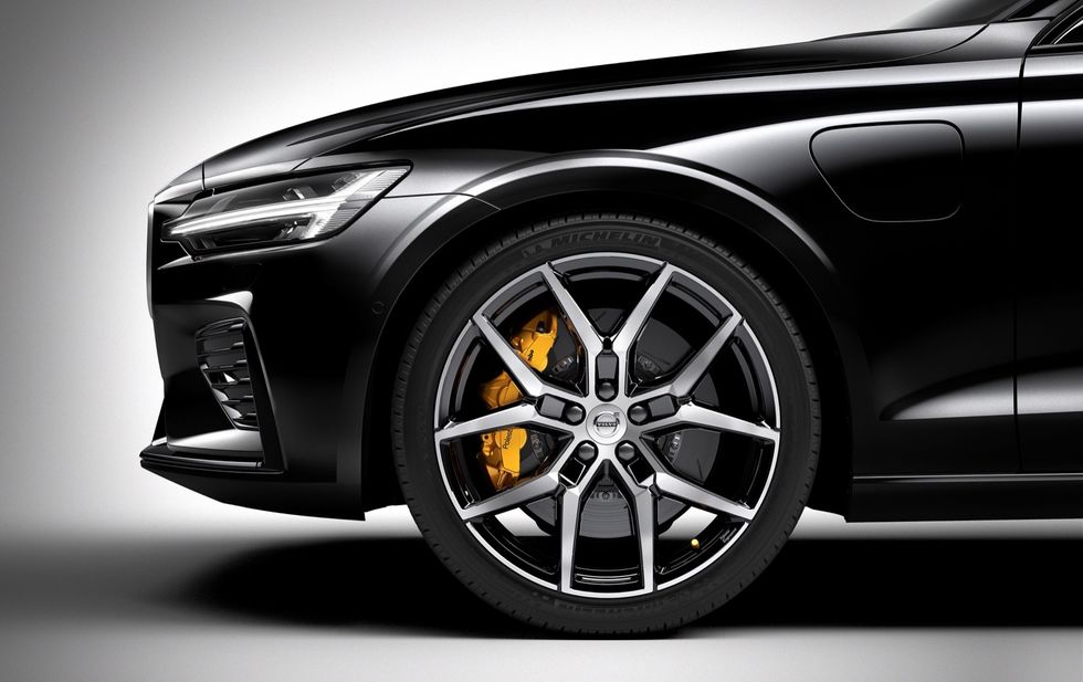 Volvo S60 kommer som laddhybrid i två versioner