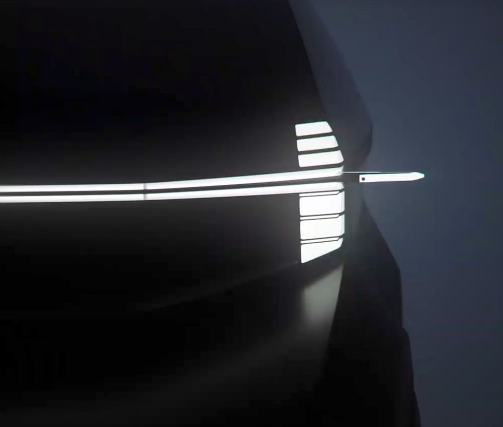 Volvo avslöjar mer av mystiska bilen 360c i andra filmen