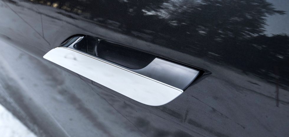 Biltjuv kan lura Teslas trådlösa nyckel – med pryl för några tusenlappar