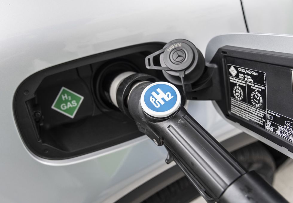 Mercedes kör igång leveranserna av nya vätgasladdhybriden