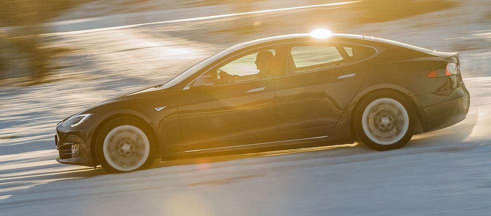 Nytt test visar: Tesla kommer längst – men är inte snålast