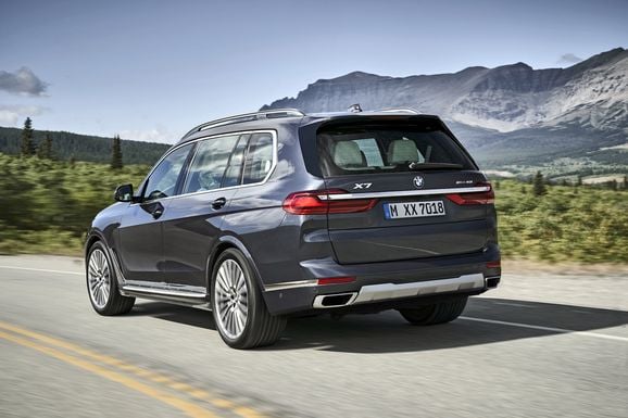 Sjusitsiga BMW X7 ska ses som 7-serie på styltor