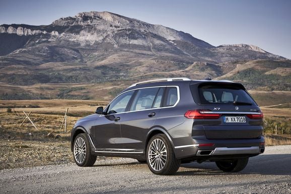 Sjusitsiga BMW X7 ska ses som 7-serie på styltor