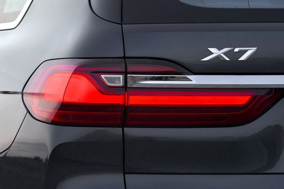 Sjusitsiga BMW X7 ska ses som 7-serie på styltor
