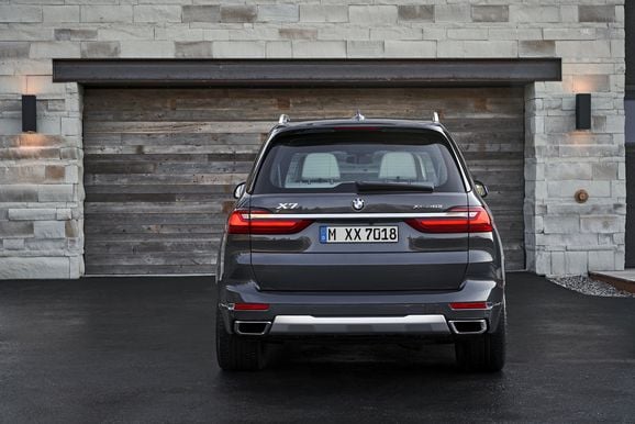 Sjusitsiga BMW X7 ska ses som 7-serie på styltor