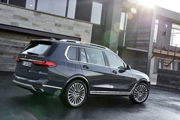 Sjusitsiga BMW X7 ska ses som 7-serie på styltor