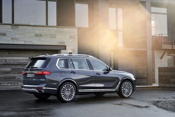 Sjusitsiga BMW X7 ska ses som 7-serie på styltor