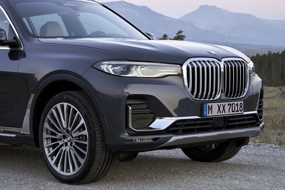 Sjusitsiga BMW X7 ska ses som 7-serie på styltor