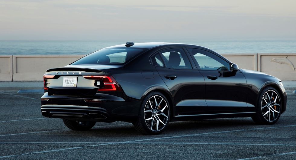 Världspressen imponeras av Volvos trimmade laddhybrid