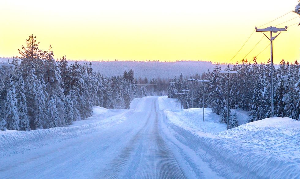 Första vintersmockan slår till – dags för vinterdäcken?