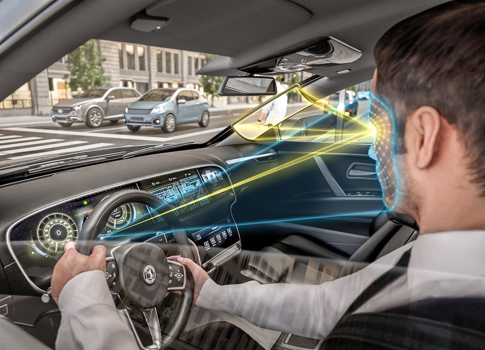 Videokamera ger virtuellt genomskinlig A-stolpe med OLED-skärm