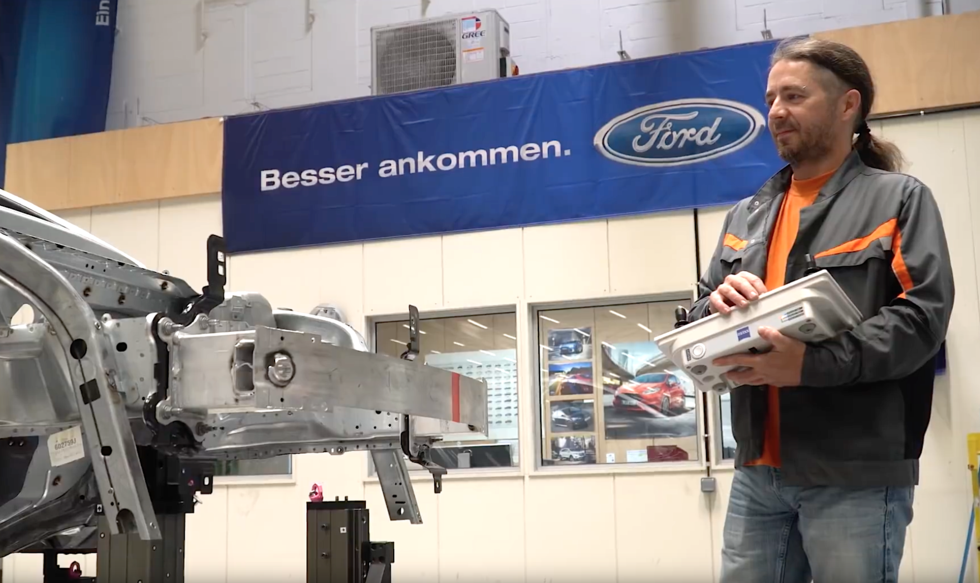 Film: Så byggs bilar i en modern fabrik – fantastisk precision