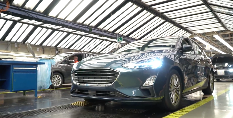 Film: Så byggs bilar i en modern fabrik – fantastisk precision