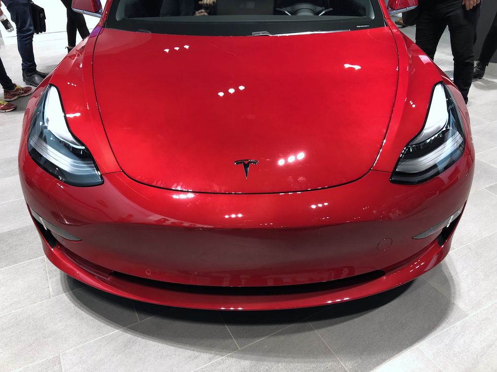 Sverigepremiär för Tesla Model 3 – ”Fasen vad jag har längtat”