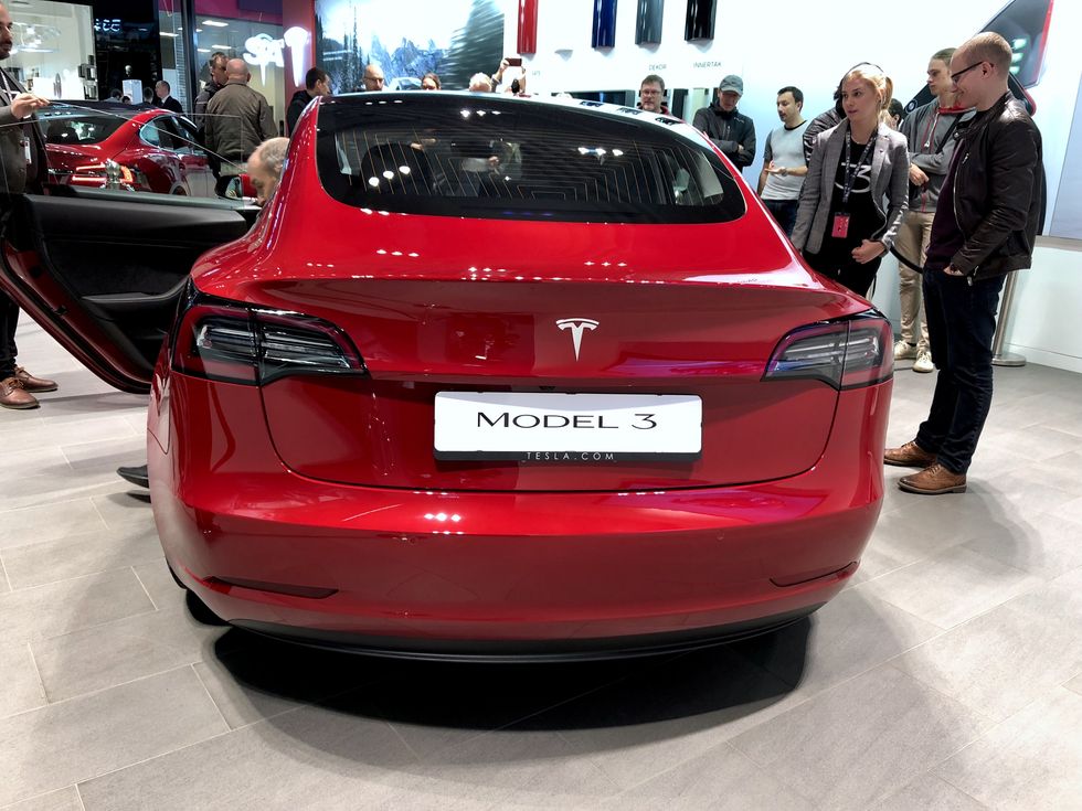 Sverigepremiär för Tesla Model 3 – ”Fasen vad jag har längtat”