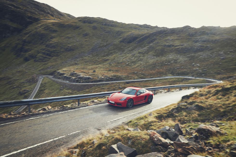 Porsche vässar körglädjen med två nya 718 T modeller