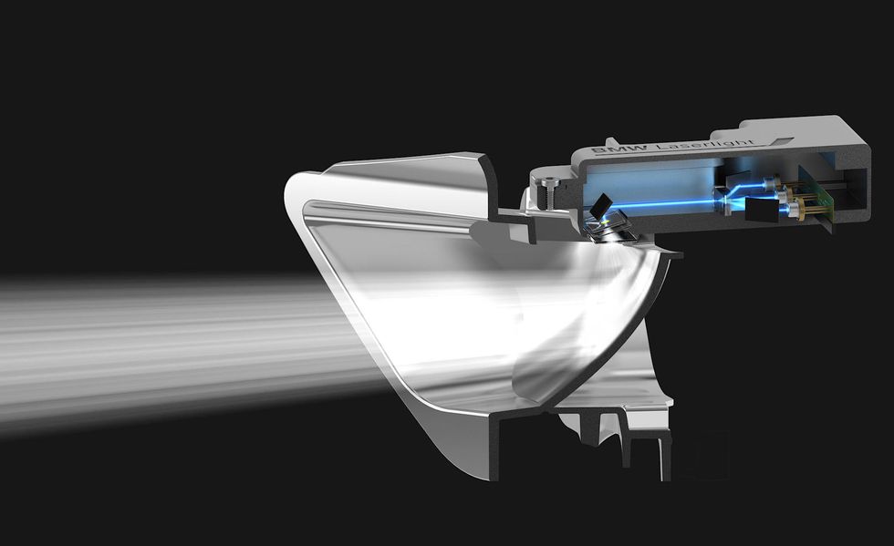 Lys upp vintermörkret – välj rätt strålkastare och glödlampor