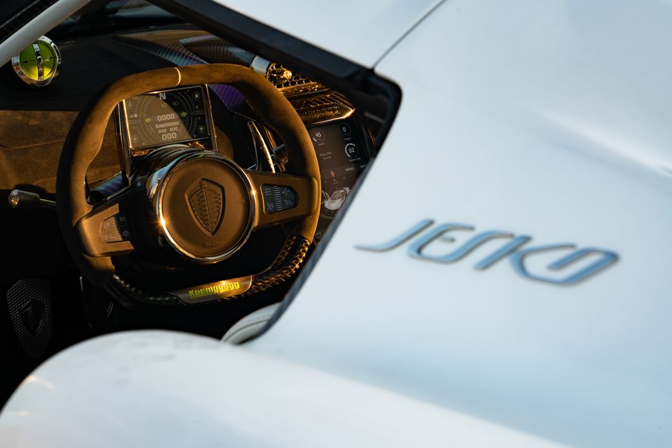 Bildgalleri: Koenigsegg Jesko i natursköna Luzern, Schweiz