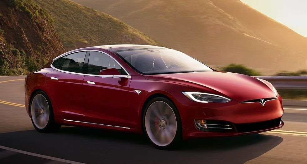 Tesla uppdaterar Model S och Model X med längre räckvidd