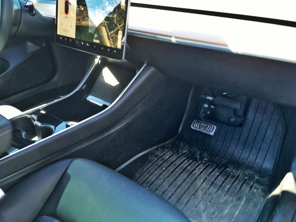 Trafikskolan som skippar bensinbilarna – satsar på Tesla