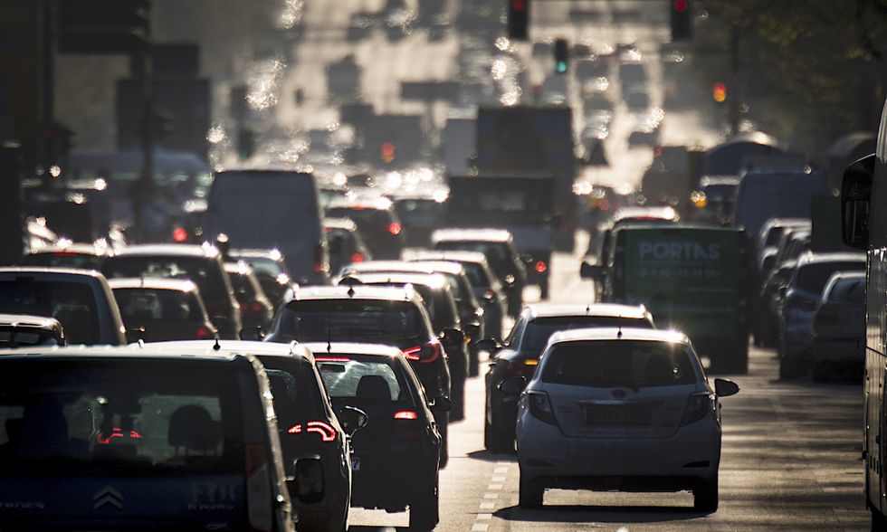 Rapport: EU:s tuffa CO2-krav höjer priserna och riskerar 160.000 jobb