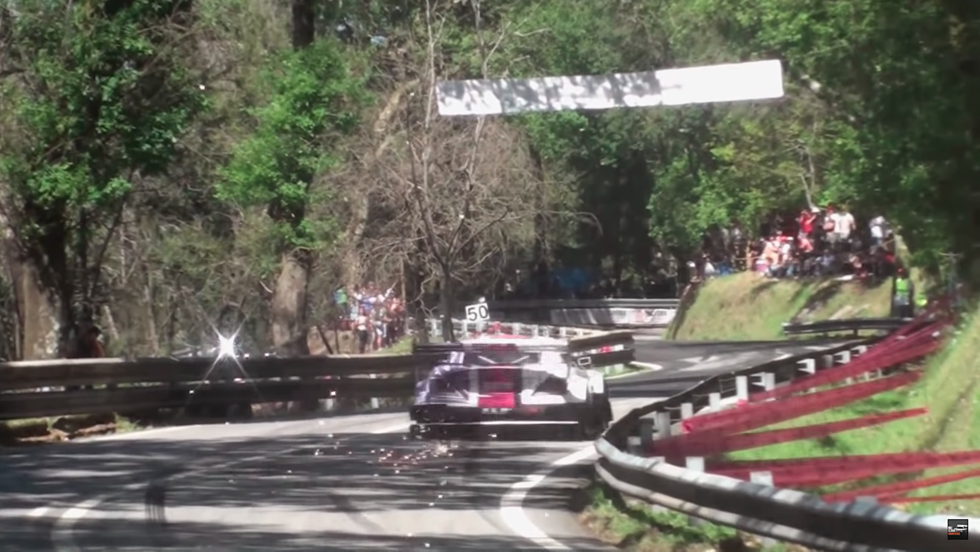 Fredagsfilm: Mercedes SLK med Judd-V8:a